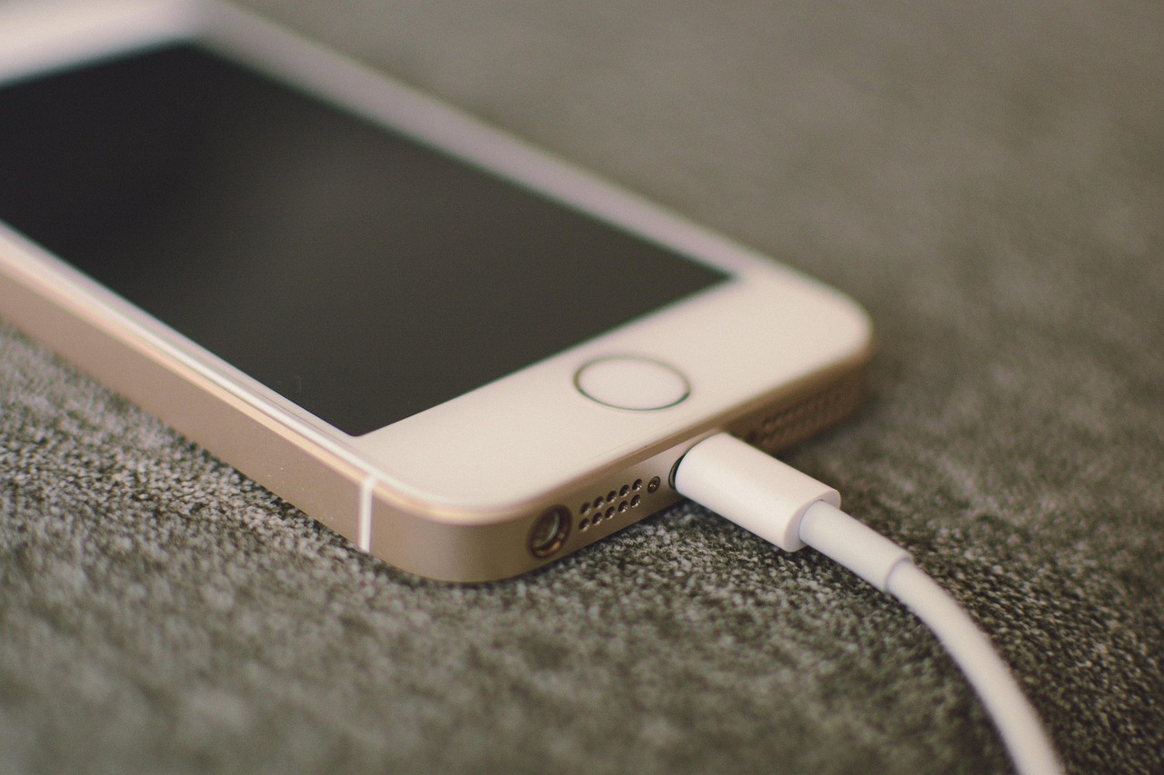 Comisia Europeană schimbă regulile. Încărcătoarele pentru toate gadgeturile vor fi standardizate până în 2028