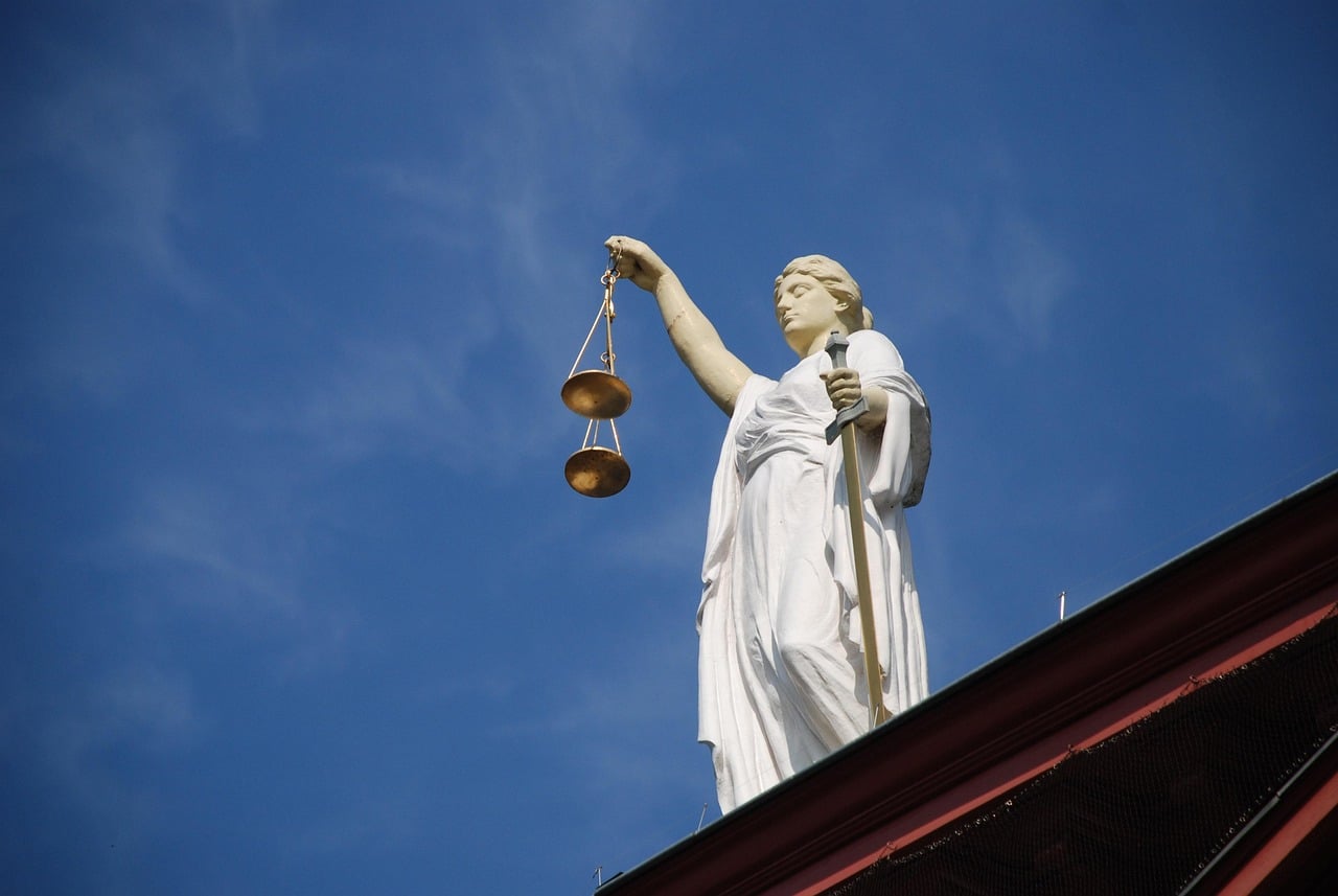ÎCCJ validează acțiunile în instanță pentru efectele vaccinării anti-COVID și admite invocarea răspunderii statului