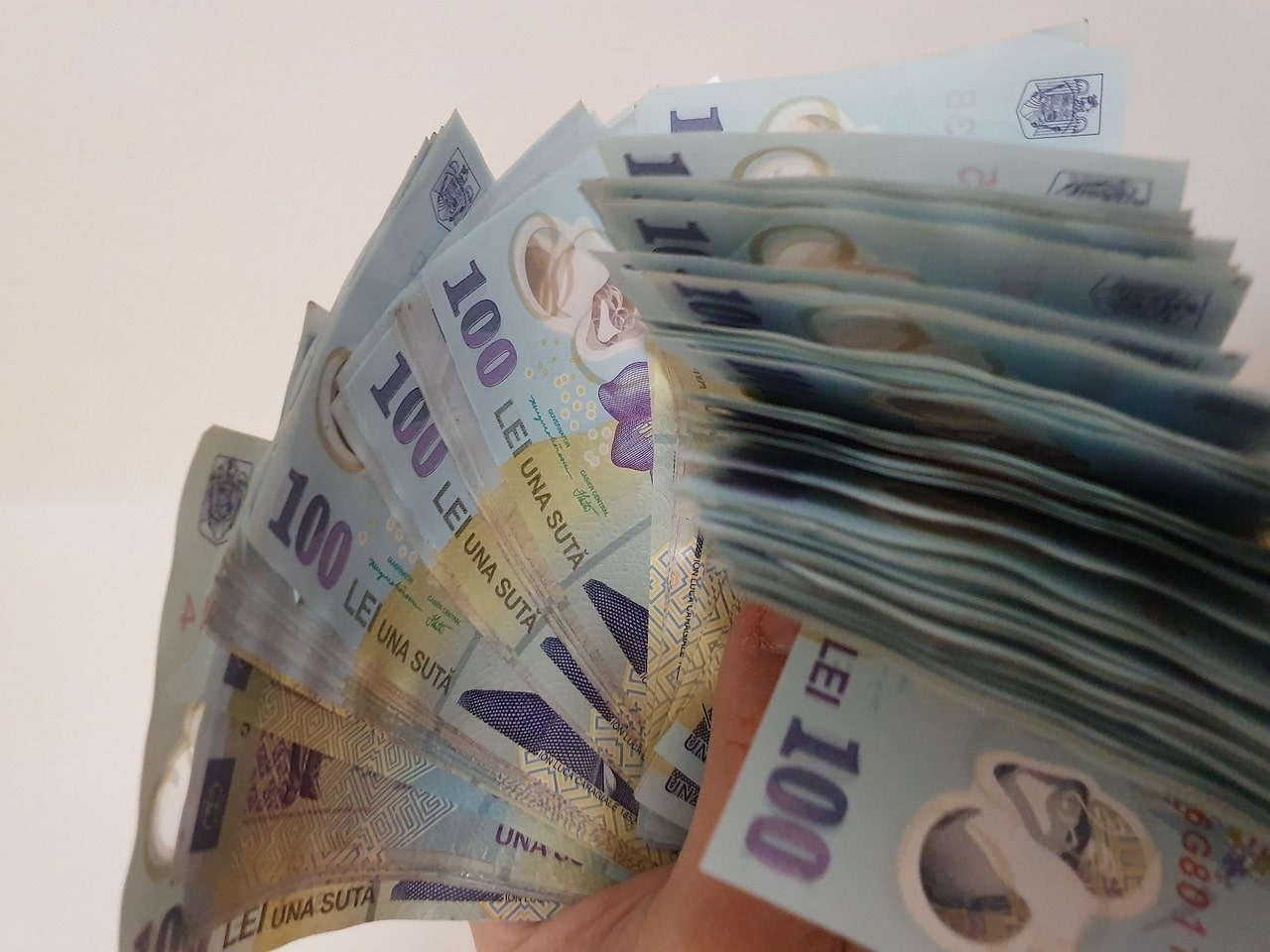 Antreprenorii cer înghețarea salariului minim în 2026. Firmele nu pot suporta o creștere