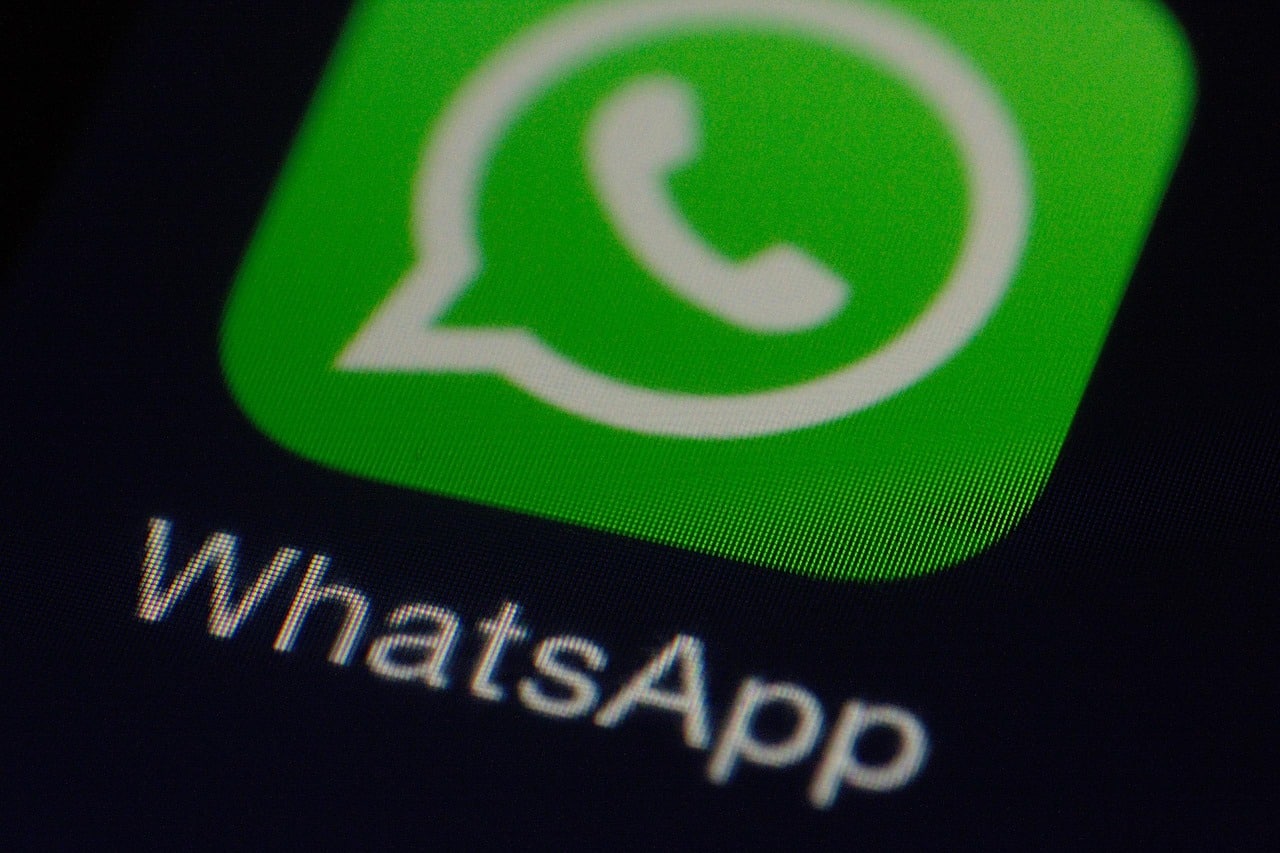 O escrocherie nouă face ravagii pe WhatsApp. Românii păcăliți pierd sume importante