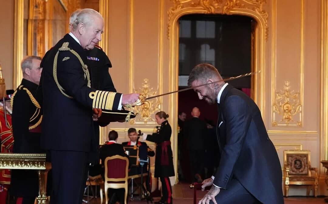 David Beckham, decorat de Regele Charles. Și Victoria Beckham a primit un titlu