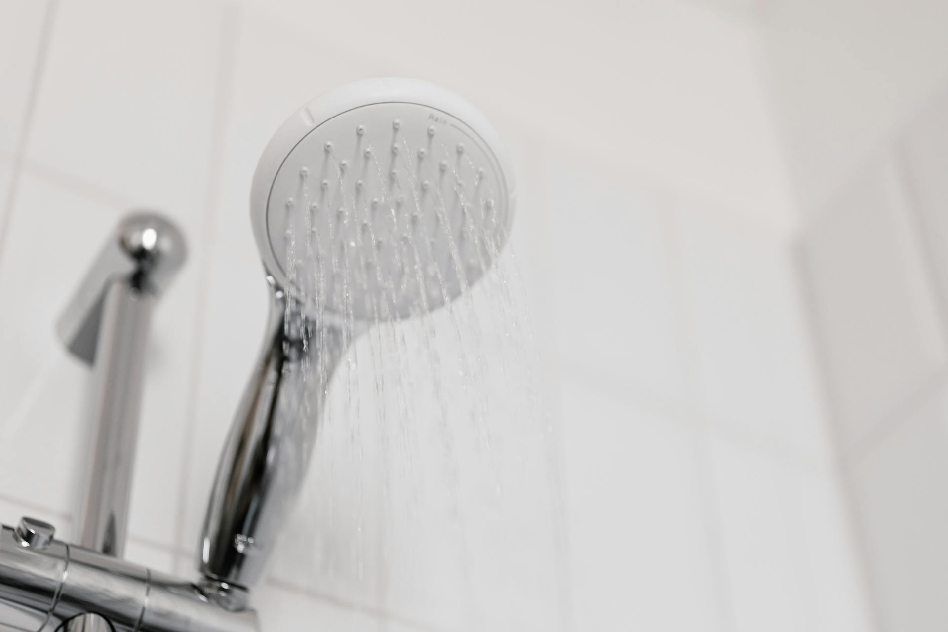 Revoluția confortului în baie: de ce cabinele de duș complete sunt alegerea smart pentru locuințele moderne