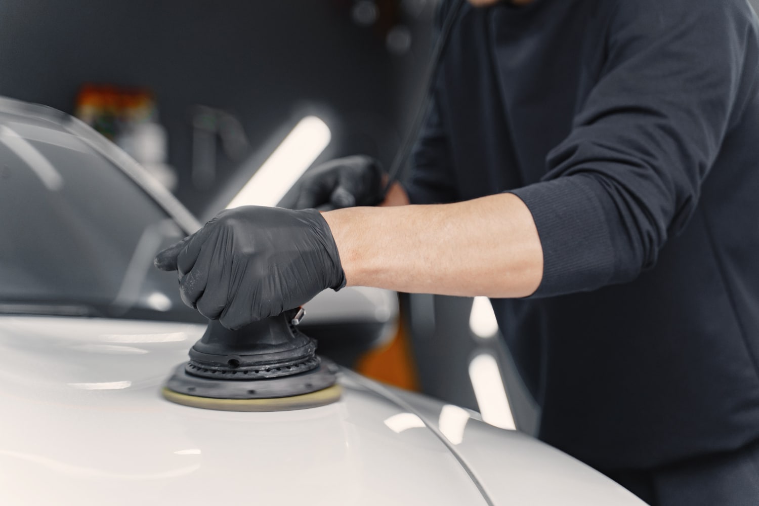 Merită să faci polish auto acasă sau e mai rentabil la service?
