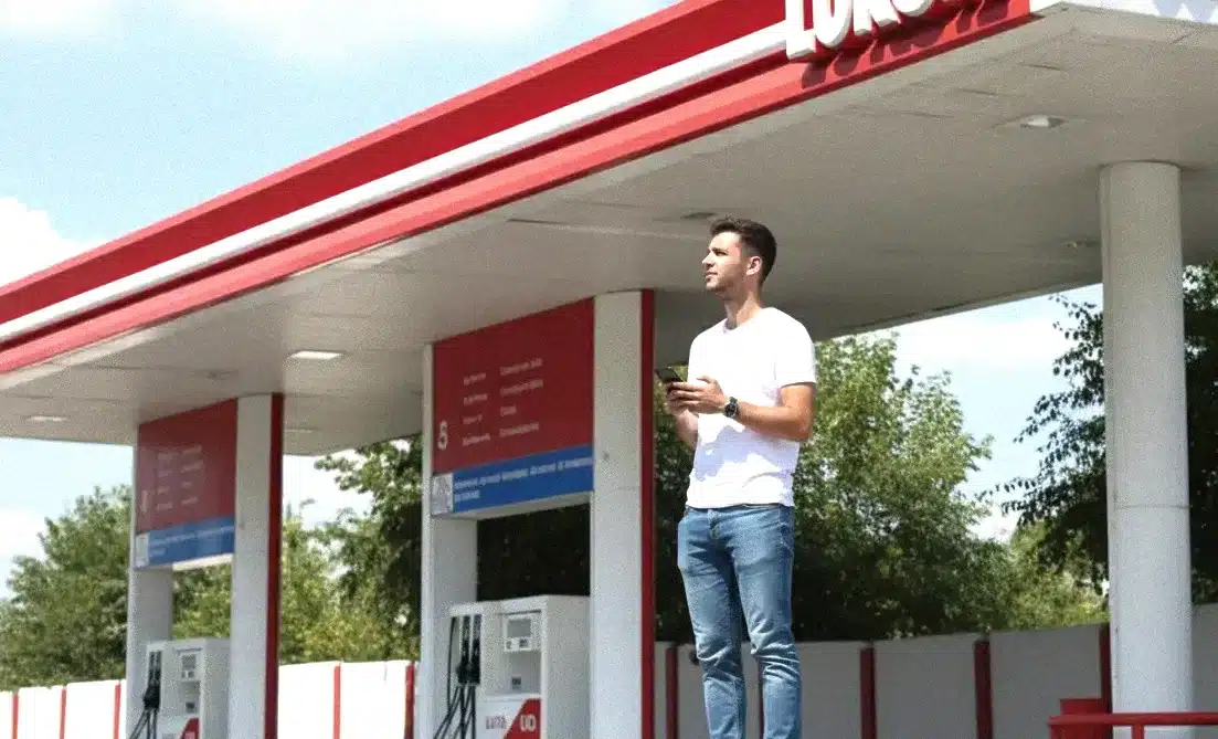 Schimbare neașteptată la rafinăria Lukoil din România: ce urmează pentru angajaţi și piaţa de combustibili