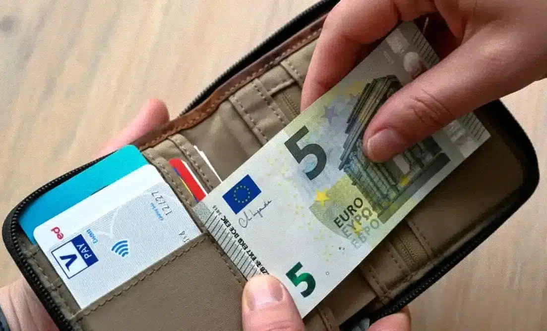 Surpriză pe piaţa valutară: schimbări neașteptate la principalele monede