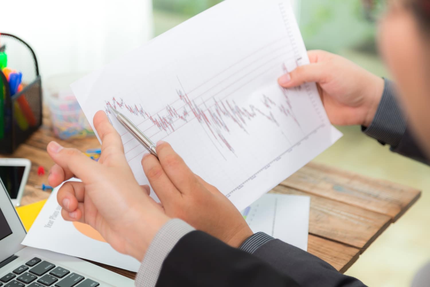 Contractele futures Nikkei 225 înregistrează scăderi