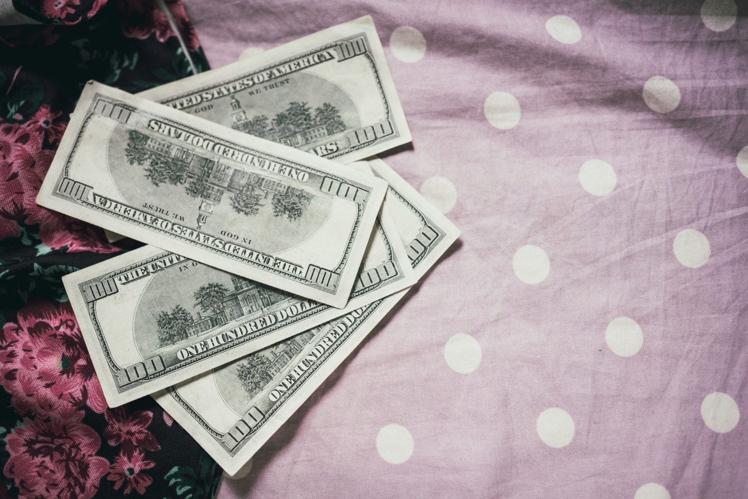 Dolarul american la minimul ultimelor două luni și jumătate