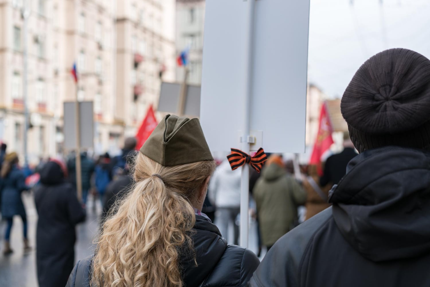 Fermieri francezi blochează drumuri, guvernul cere oprirea protestelor de Crăciun