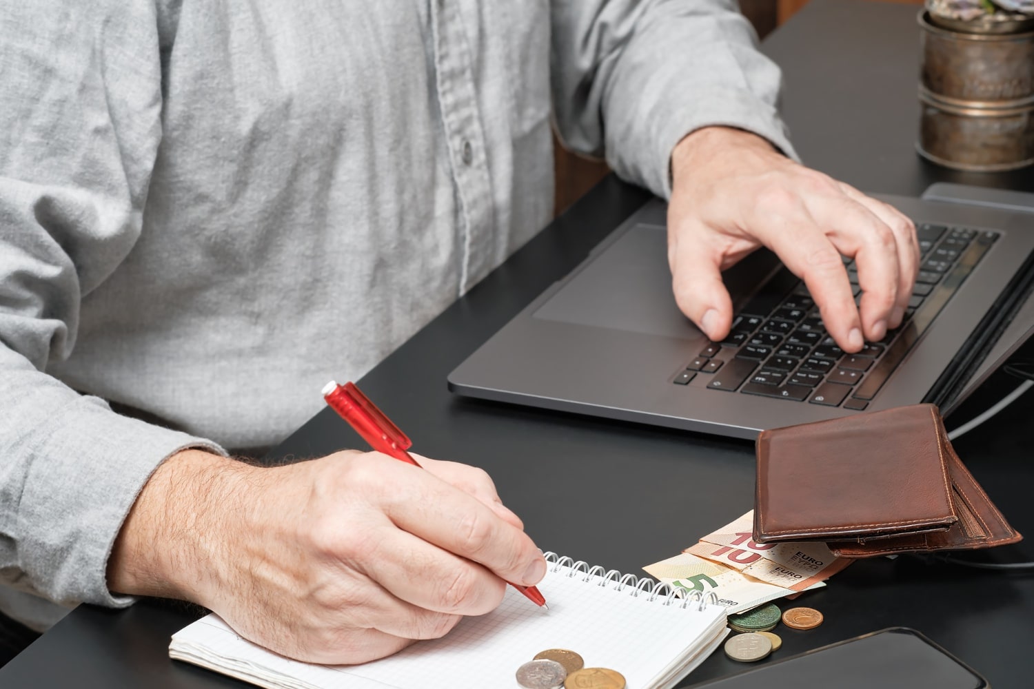 Salariile din Regatul Unit au încetinit la 4,6% în octombrie