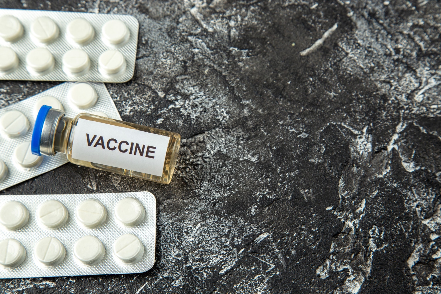 Vaccinuri mRNA sub atac în SUA. Cercetarea pierde 500 milioane dolari