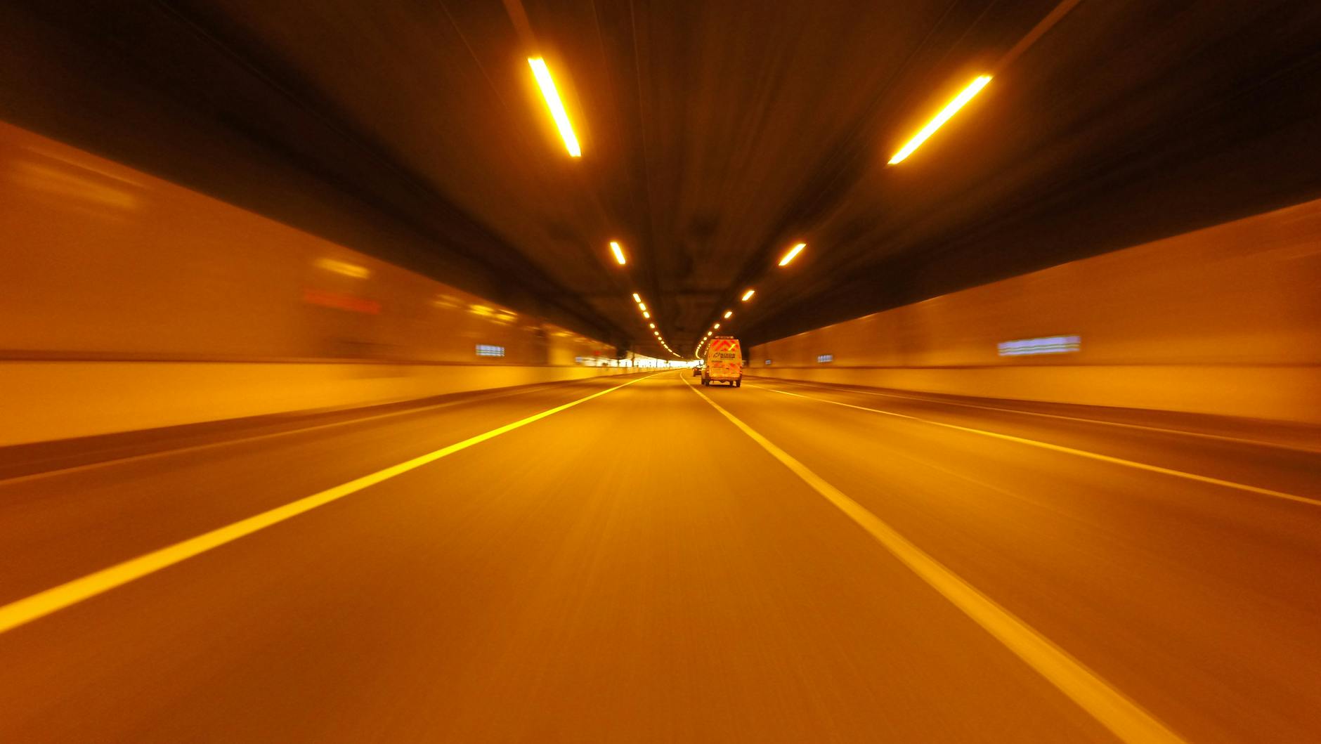 Amenzi pentru 20 mph explodează în UK, cele pentru 30 mph scad brusc în 2024