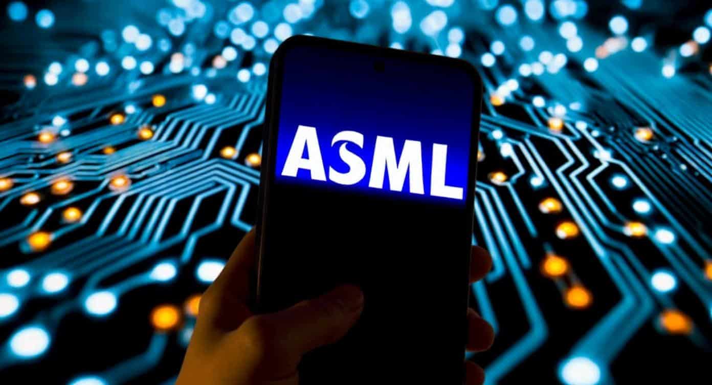 ASML sparge pragul de 500 mld. €, comenzile AI explodează la 13,2 mld. €