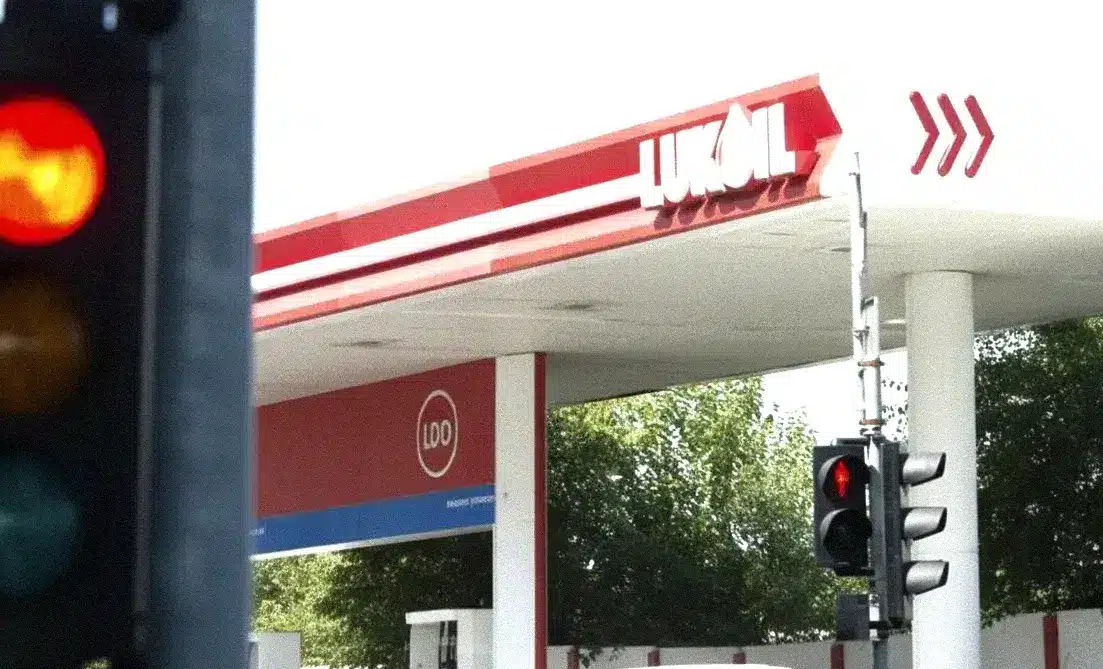 Cine sunt americanii cu 10% din gazele României care vor cele 300 de benzinării Lukoil