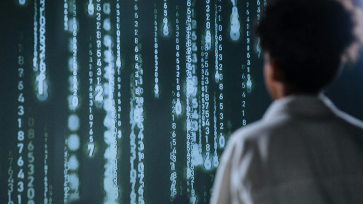 Experții avertizează pentru 2026 – Hackerii nu mai sparg ușa, folosesc cheia ta