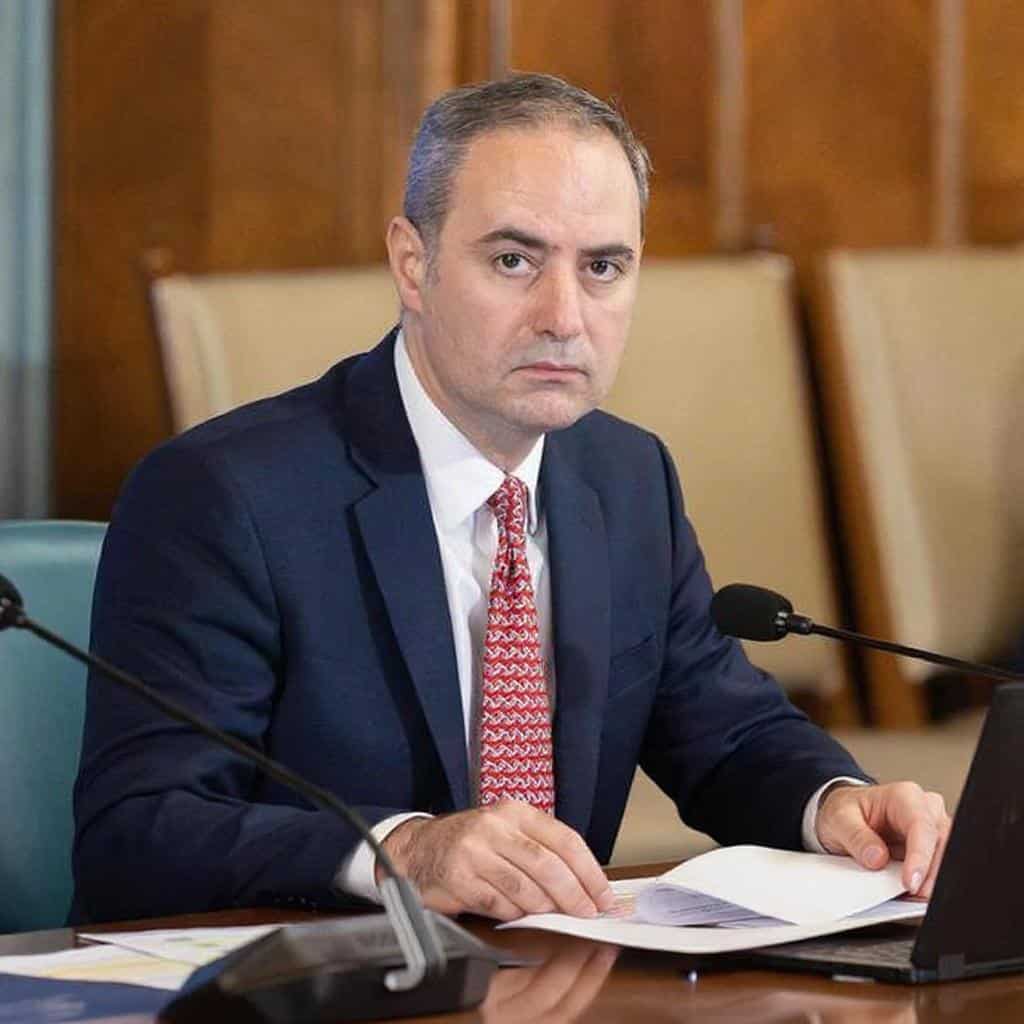 Finanțele au un nou plan – Banii merg la firme strategice și la micii antreprenori