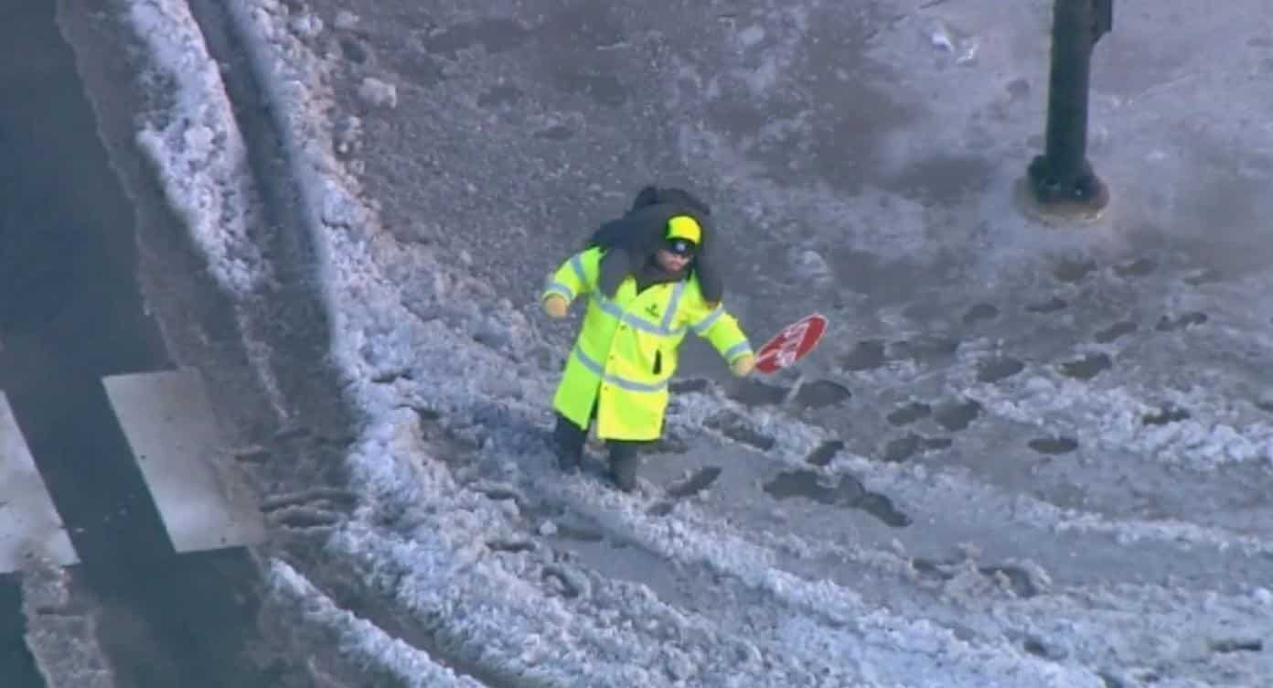 Gestul unui agent din Chicago, în timp ce 230 de milioane de americani așteaptă furtuna