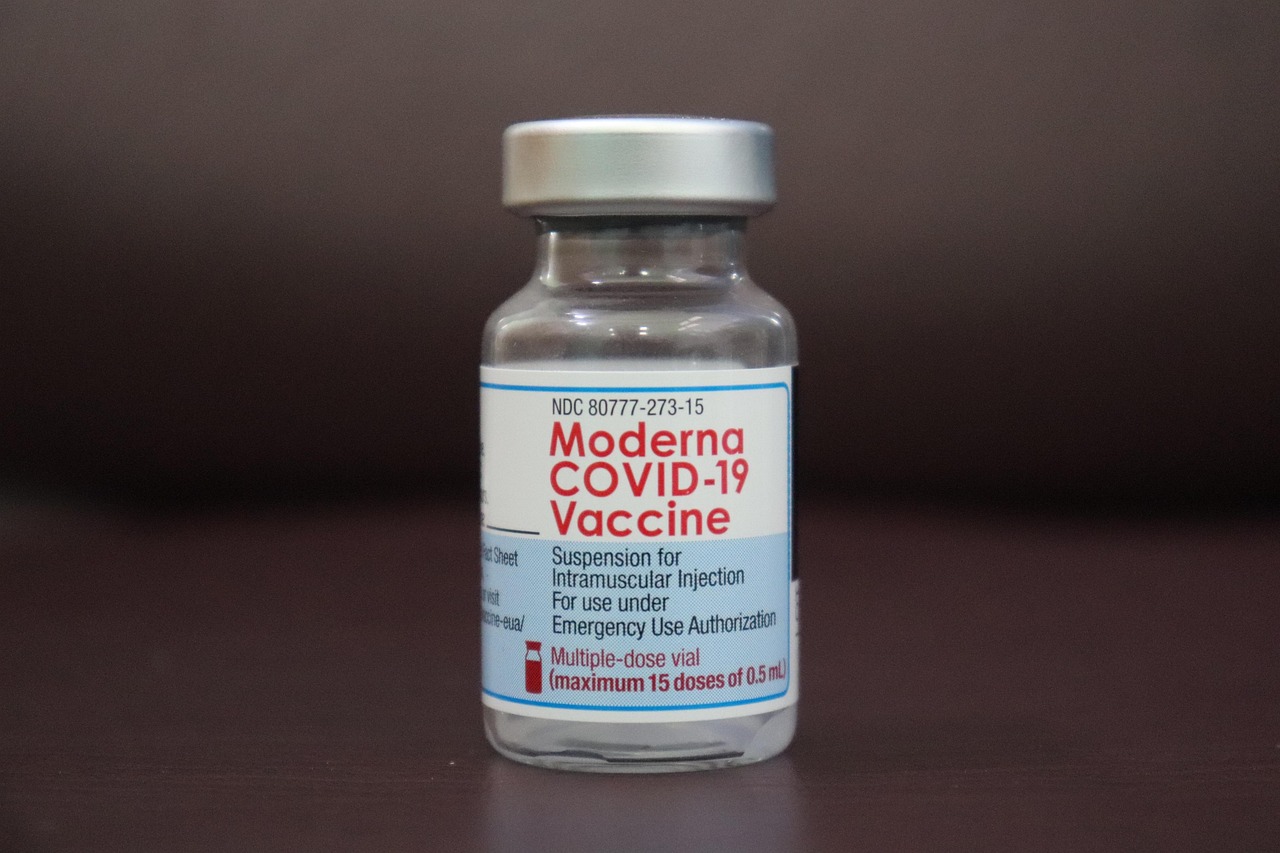 Moderna taie fondurile pentru vaccinuri. Scepticismul din SUA costă inovația medicală