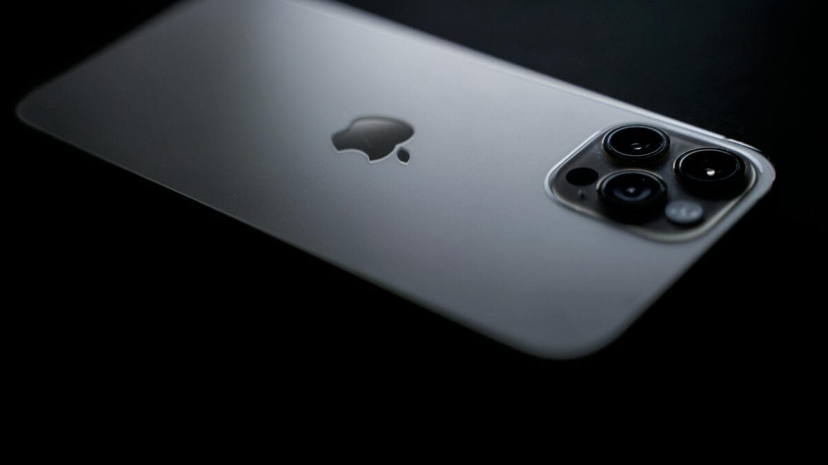 Noile iPhone europene renunta la cartela SIM fizica pentru eSIM digital