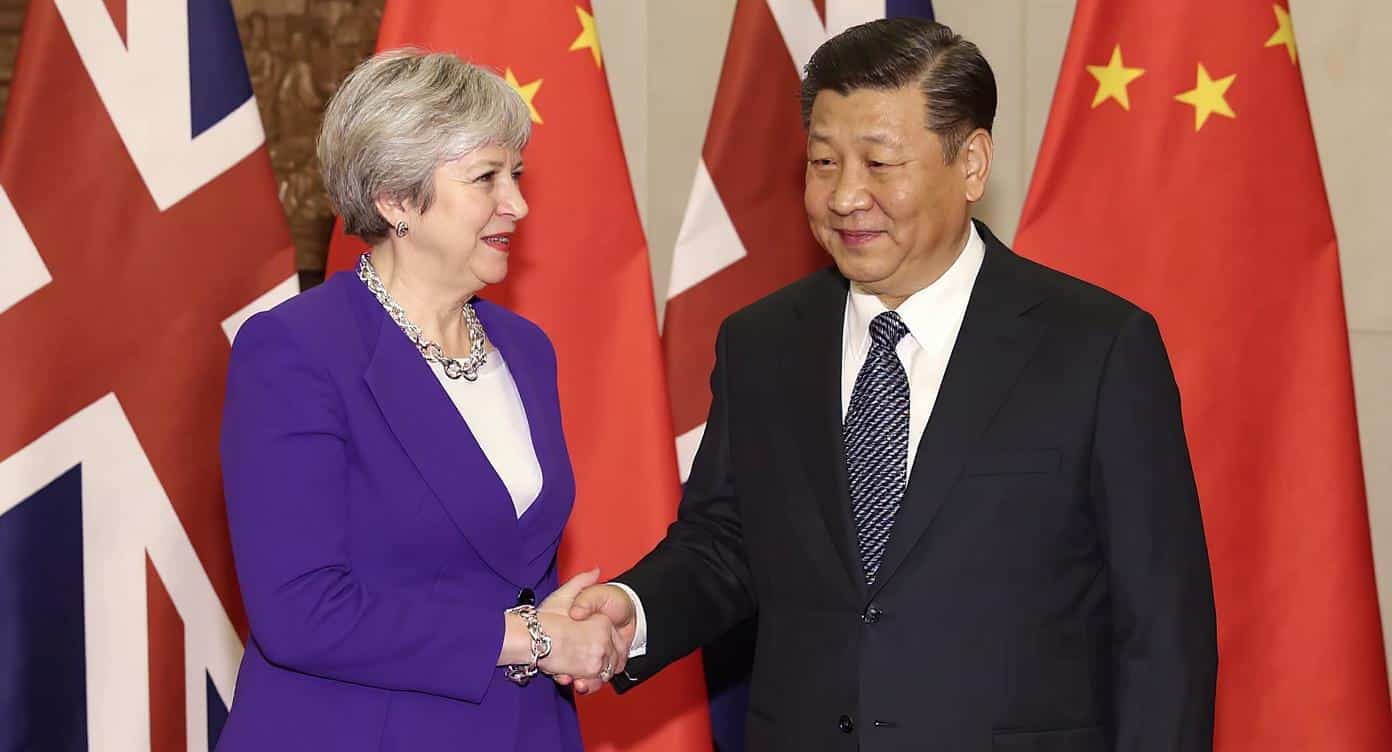 Premier britanic în China după 8 ani – de la haine în pat la trădări politice
