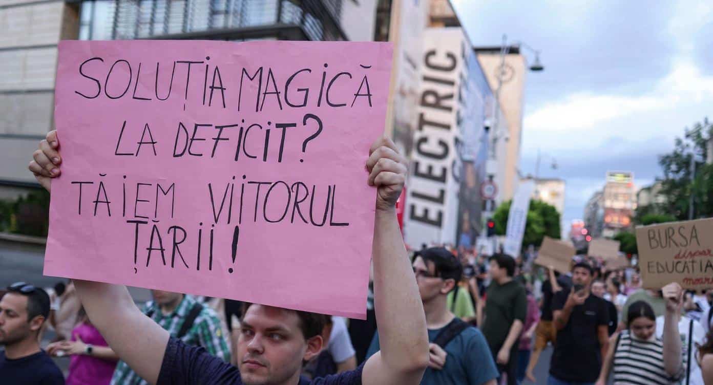Studenții cer 60 mil. € pentru burse și 24 călătorii gratuite. Guvernul, acuzat de austeritate