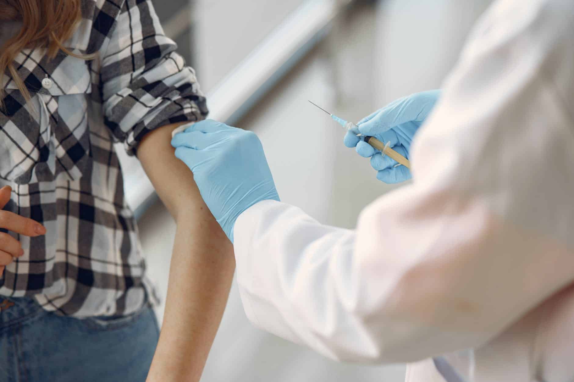 Vaccin în școli? Românii au decis. Rezultate neașteptate