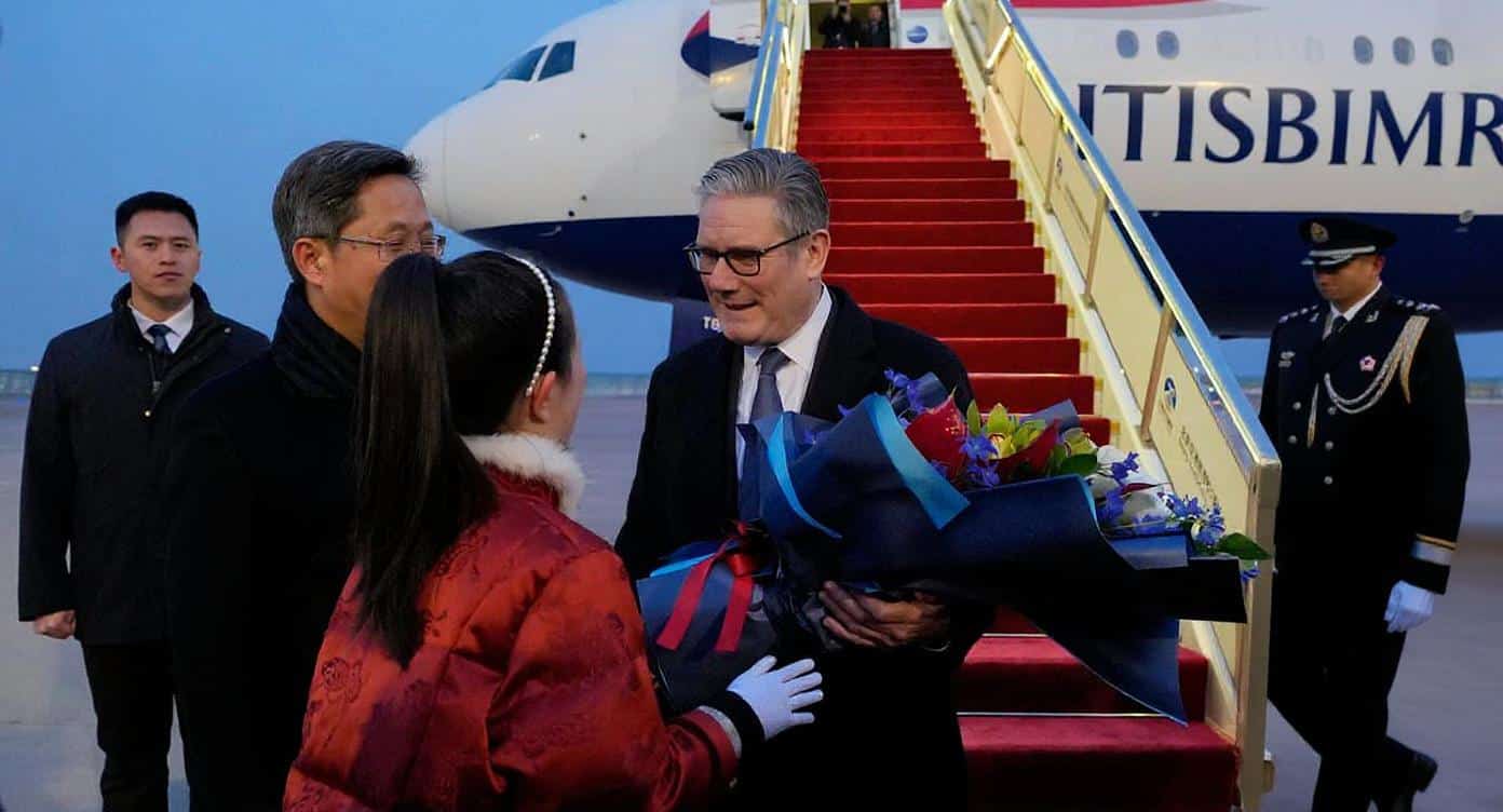 Vizita de 8 ani în China – Premierul britanic, între miliarde și teama de spioni