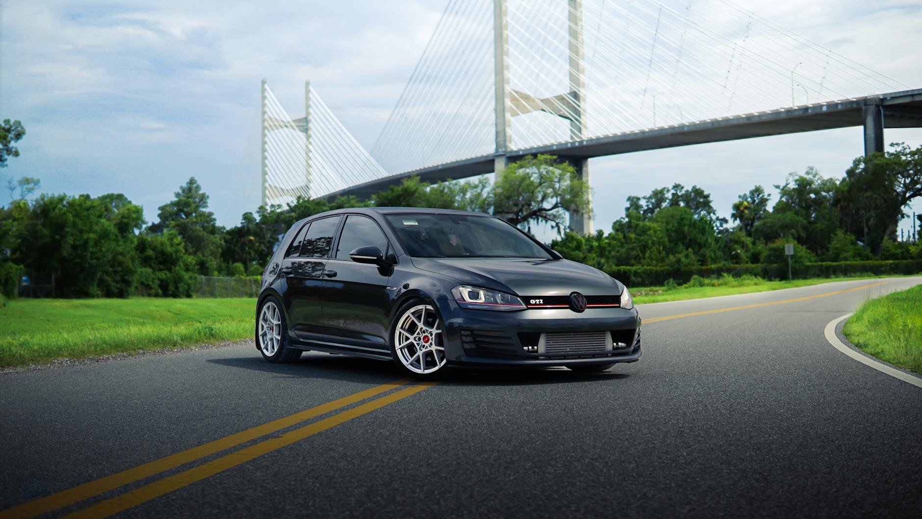 VW Golf GTI și R păstrează motorul pe benzină. Euro 7 și 329 CP în plan