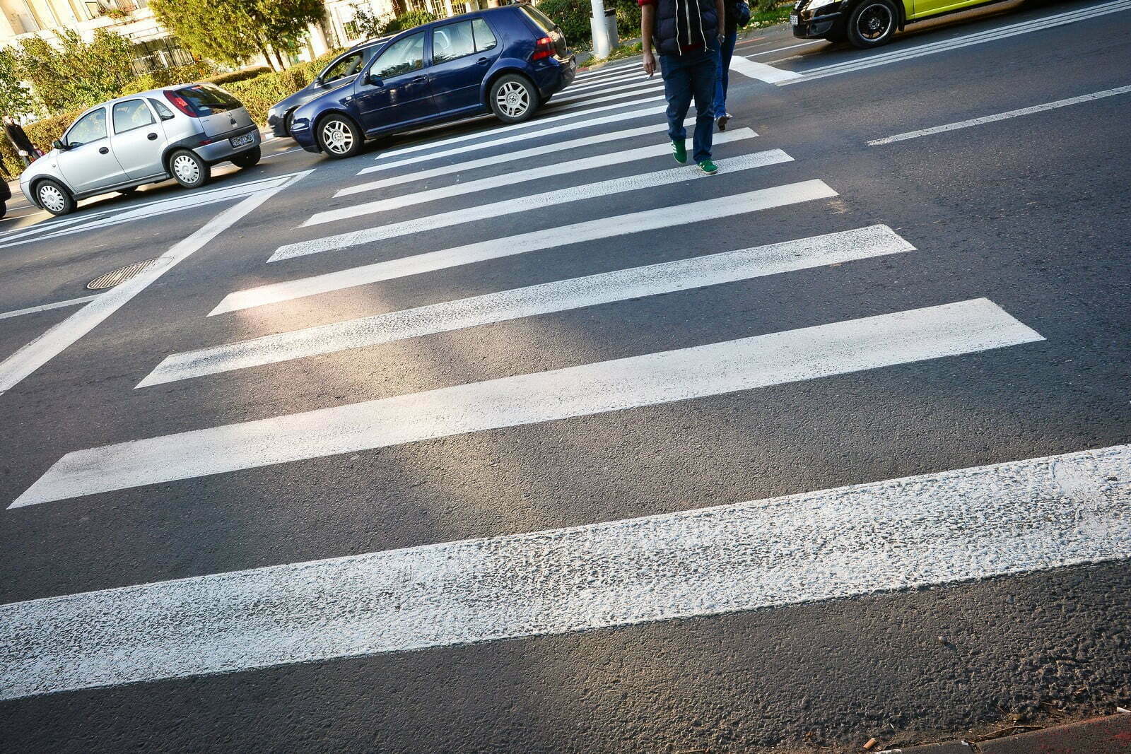 98 mil. lei de la CNAIR pentru iluminarea trecerilor de pietoni. Sfârșitul zebrelor-capcană