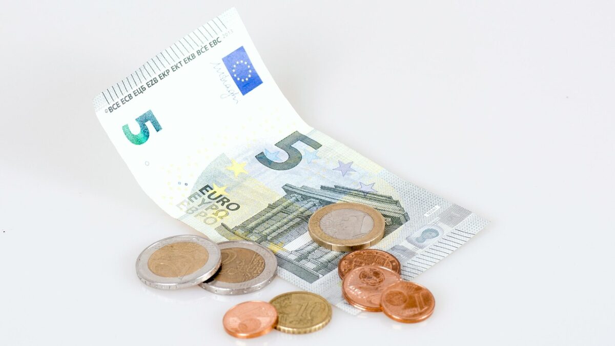 Bulgaria topește 10.500 tone de leva. Vecinii trec la euro din 2026