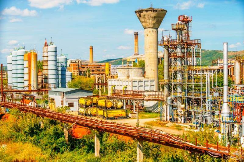 Chimcomplex concediază 1.200 de angajați și suspendă investiții de 150 milioane euro