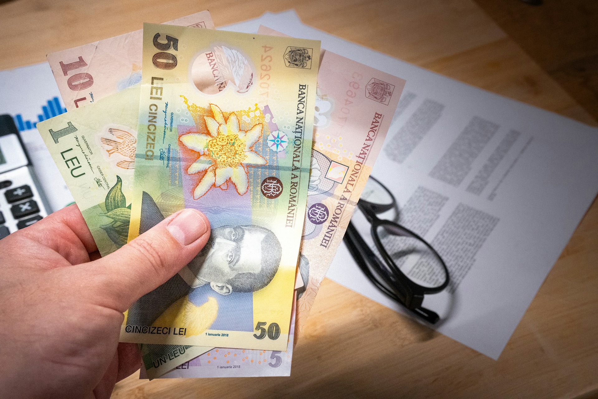 Dobânzile în lei, cădere de 1040 de puncte. Ministrul Finanțelor: Ne împrumutăm mai ieftin