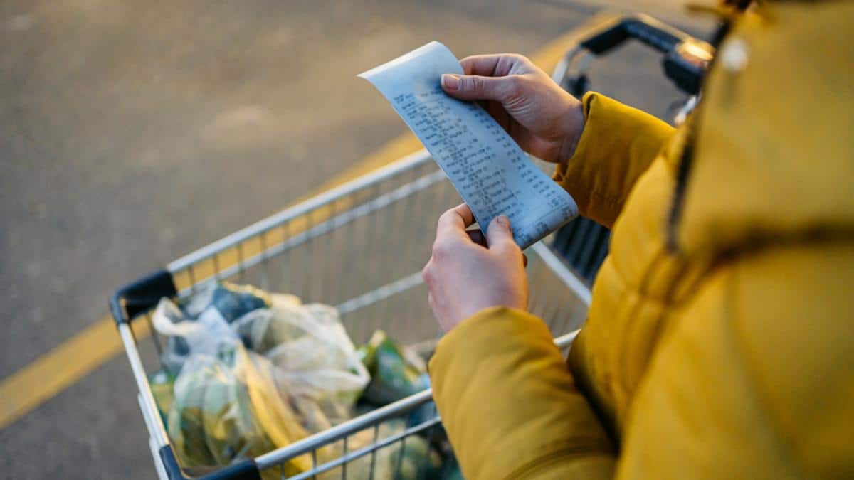 Inflația a scăzut la 9,6%. Avertismentul economiștilor: „Prețurile vor crește în continuare”