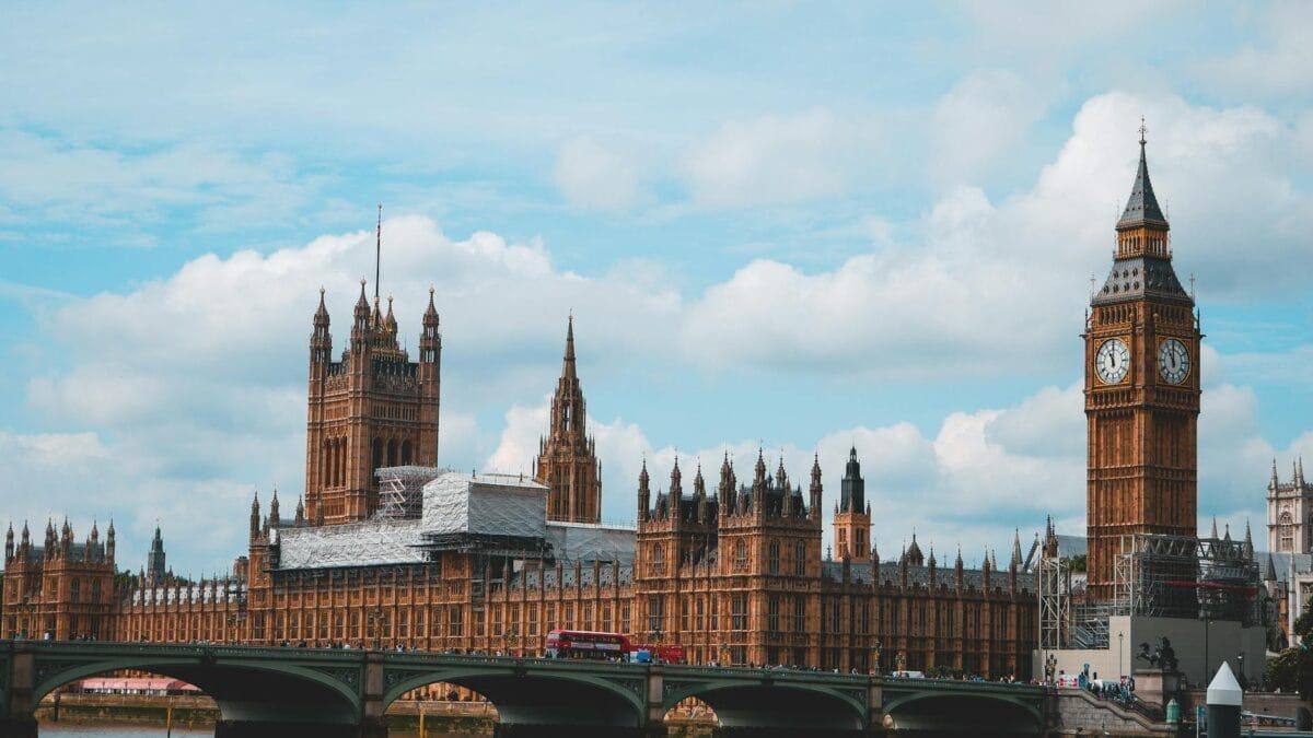 Marea Britanie in schimbare, Verzii sfideaza dominatia laburistilor in alegeri