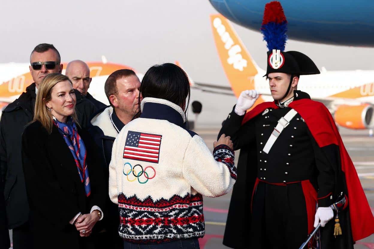 Milano și fortăreața americană: 14 avioane pentru protecția a 2 oficiali SUA