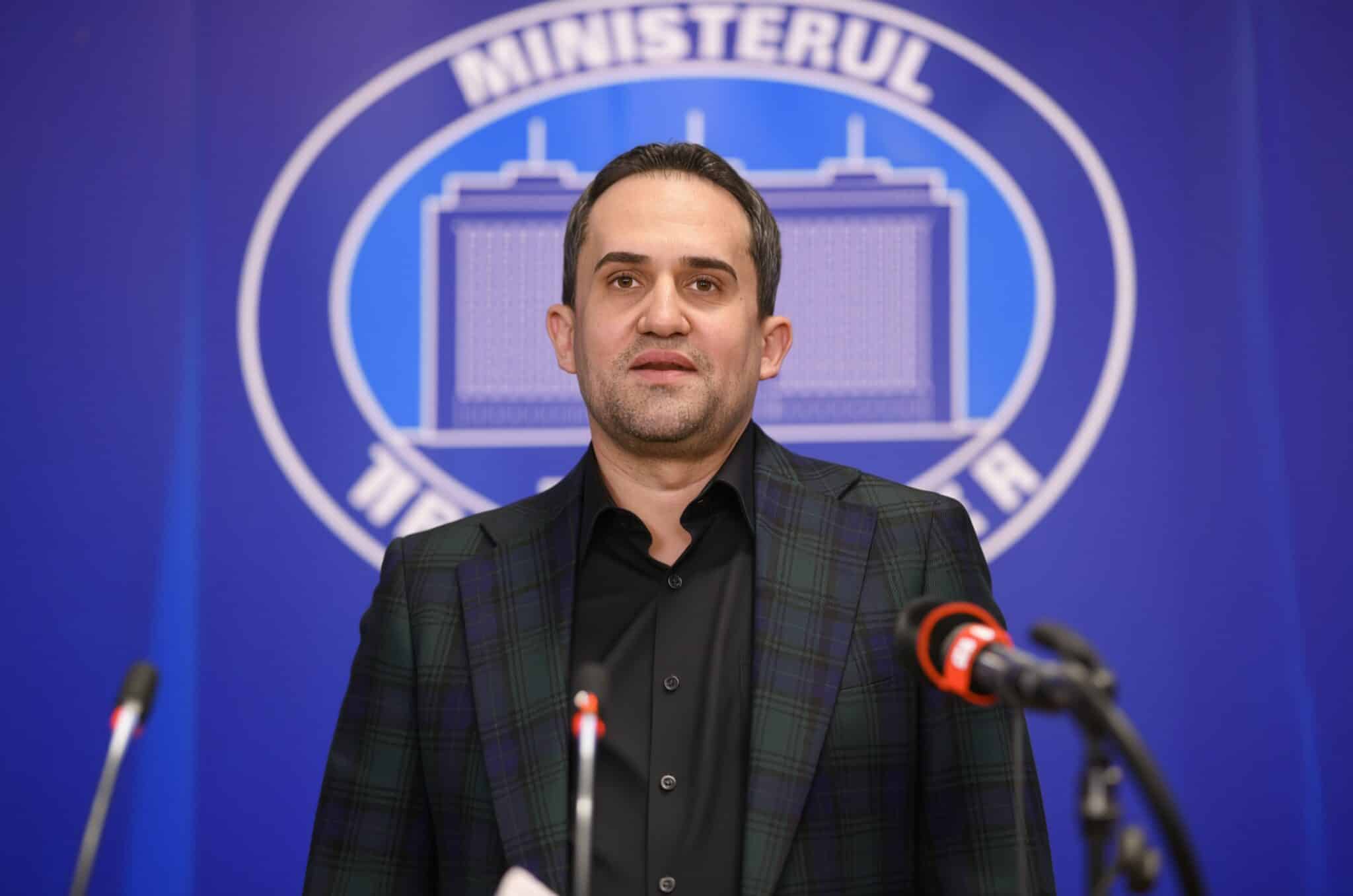 Ministrul Șerban recunoaște eroarea în CV privind perioada de experiență