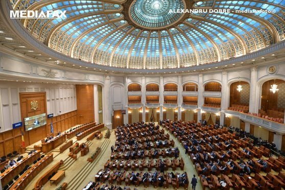 Moțiune pe Educație, respinsă: 74 de voturi. Bolojan apără 6 miliarde lei, Opoziția acuză abandonul