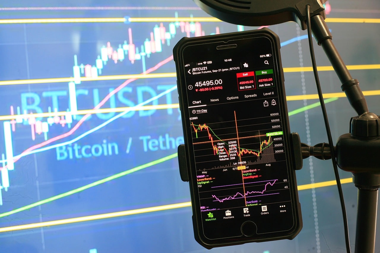 Investitorii români în panică după căderea Bitcoin la cel mai mic nivel din lunile recente