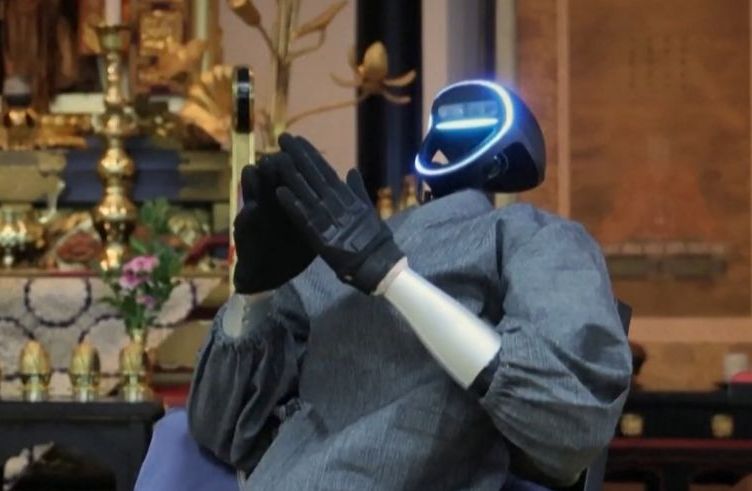 Primul robot călugăr din lume debutează în Kyoto cu consiliere spirituală