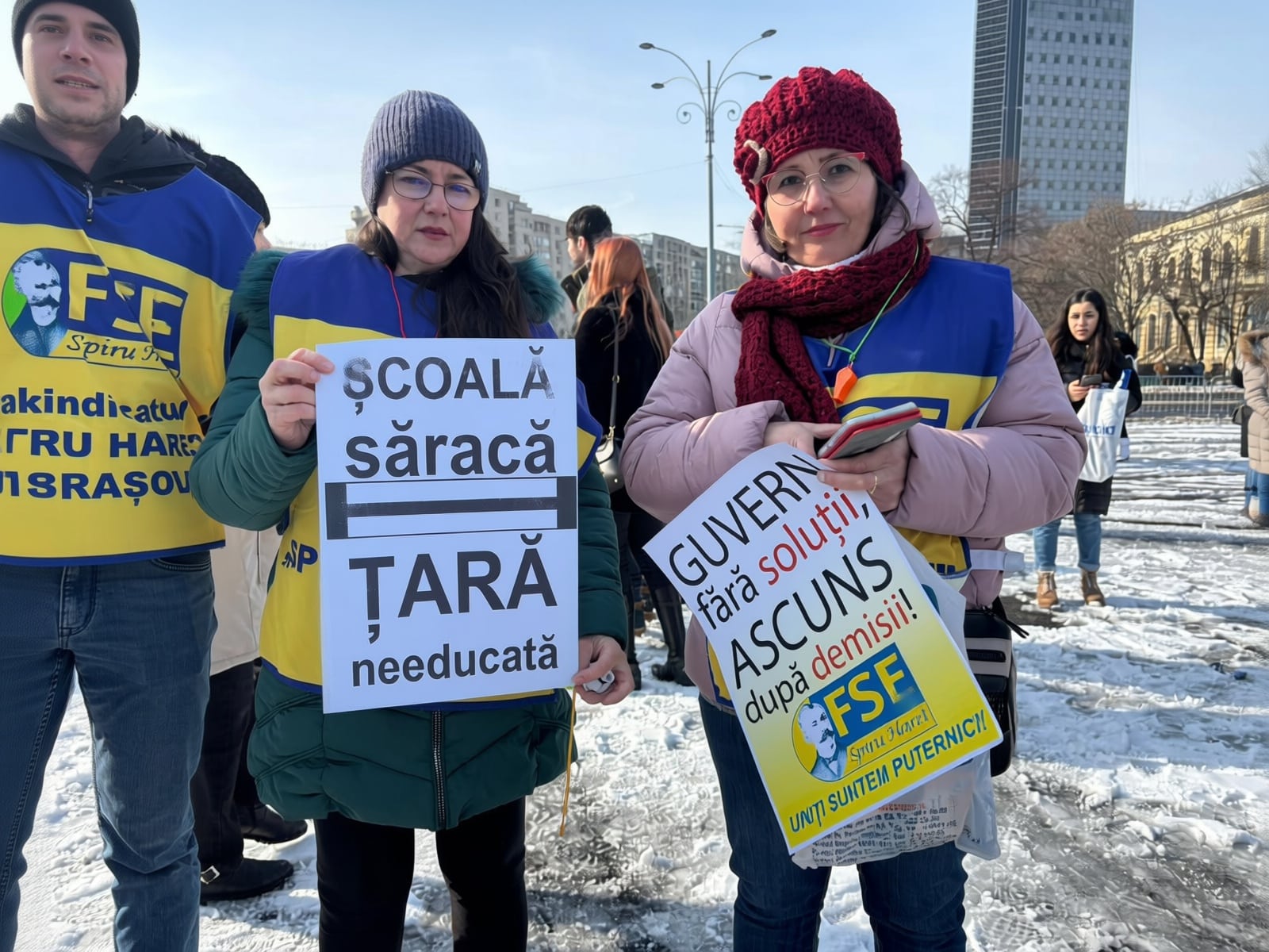 Protest masiv în Educație la Cotroceni împotriva reducerii sporului de doctorat