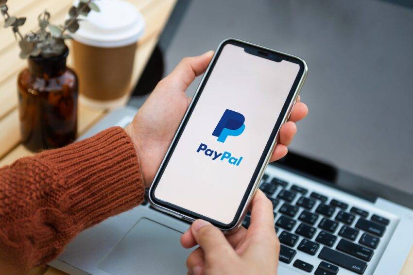 Schimbări majore pentru românii cu conturi PayPal după potențiala preluare Stripe