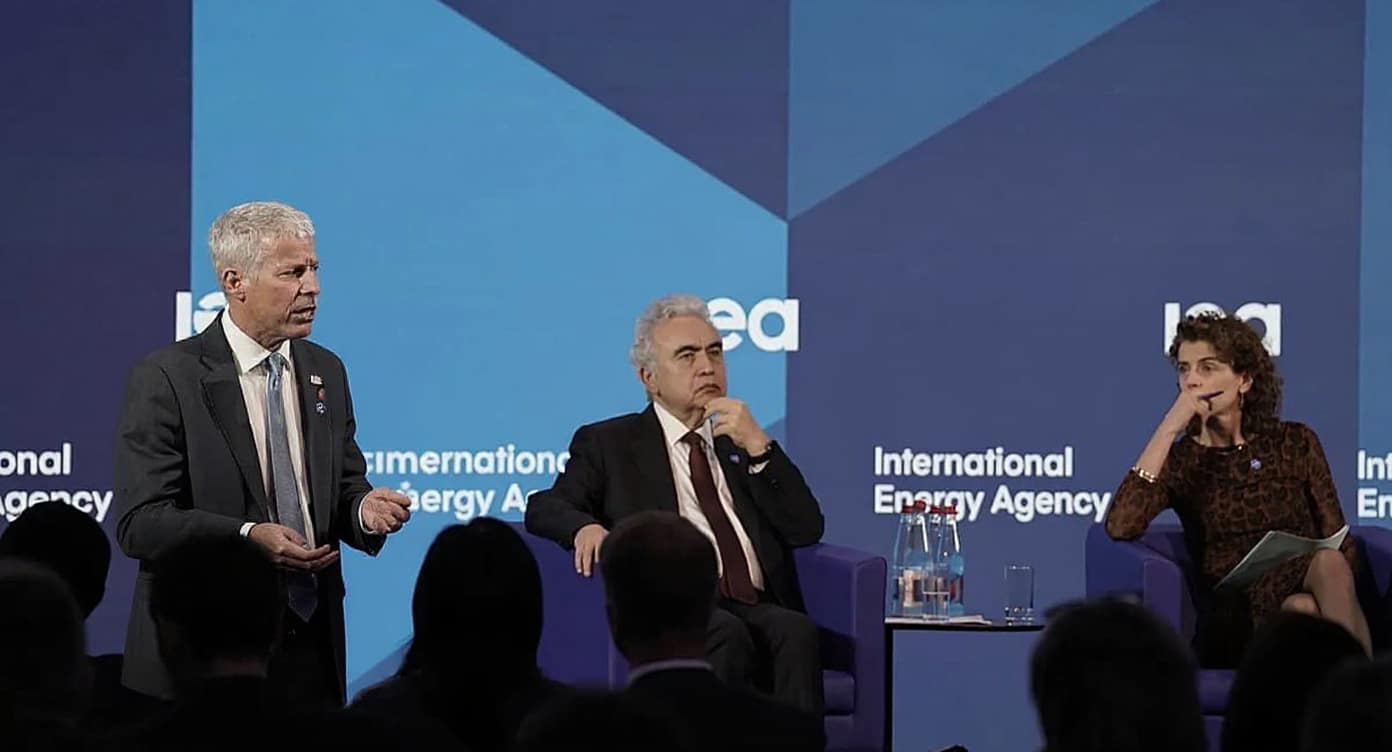 SUA amenință cu ieșirea din AIE. Investiții de 10 trilioane $ pentru 2,6% din energie