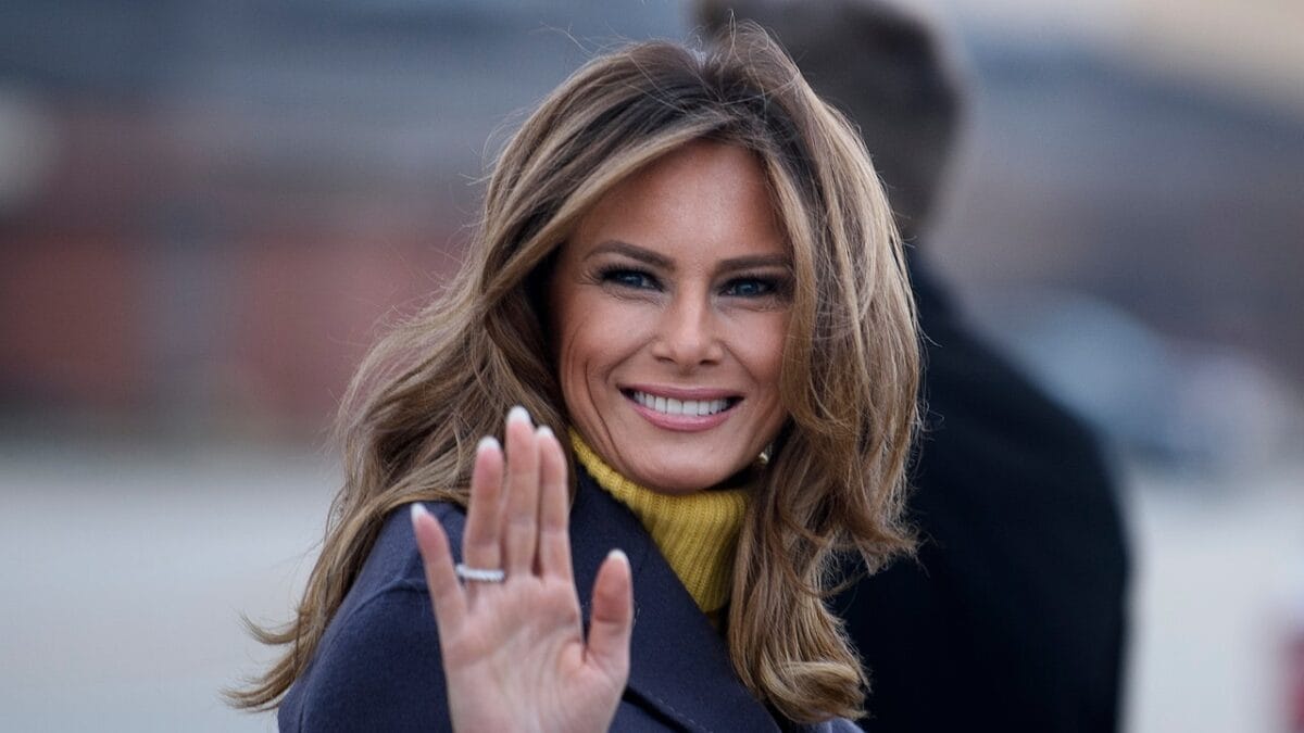 Trump, ironii despre Melania, cele 4 inculpări și 90 de acuzații penale