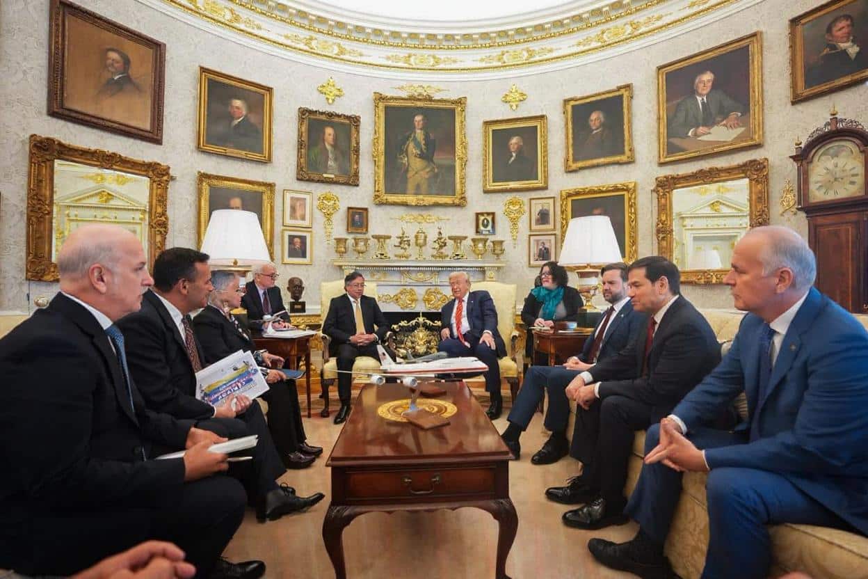 Trump și Petro, față în față la Casa Albă după luni de atacuri publice