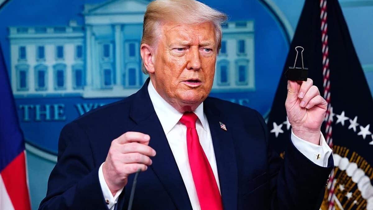 Trump spune că India renunță la petrolul rusesc pentru tarife mai mici cu 25%. Kremlinul neagă