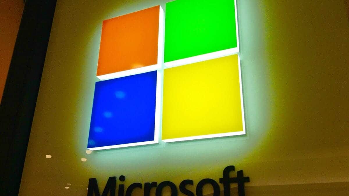 Un parteneriat cât un regat: Ce se ascunde în spatele alianței dintre Microsoft și gigantul petrolier Aramco