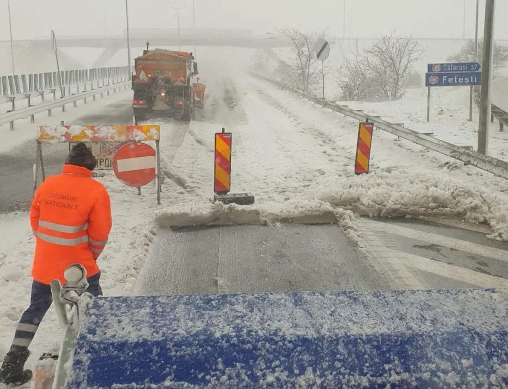Viscolul blochează România. 4 autostrăzi și zeci de drumuri naționale, închise miercuri