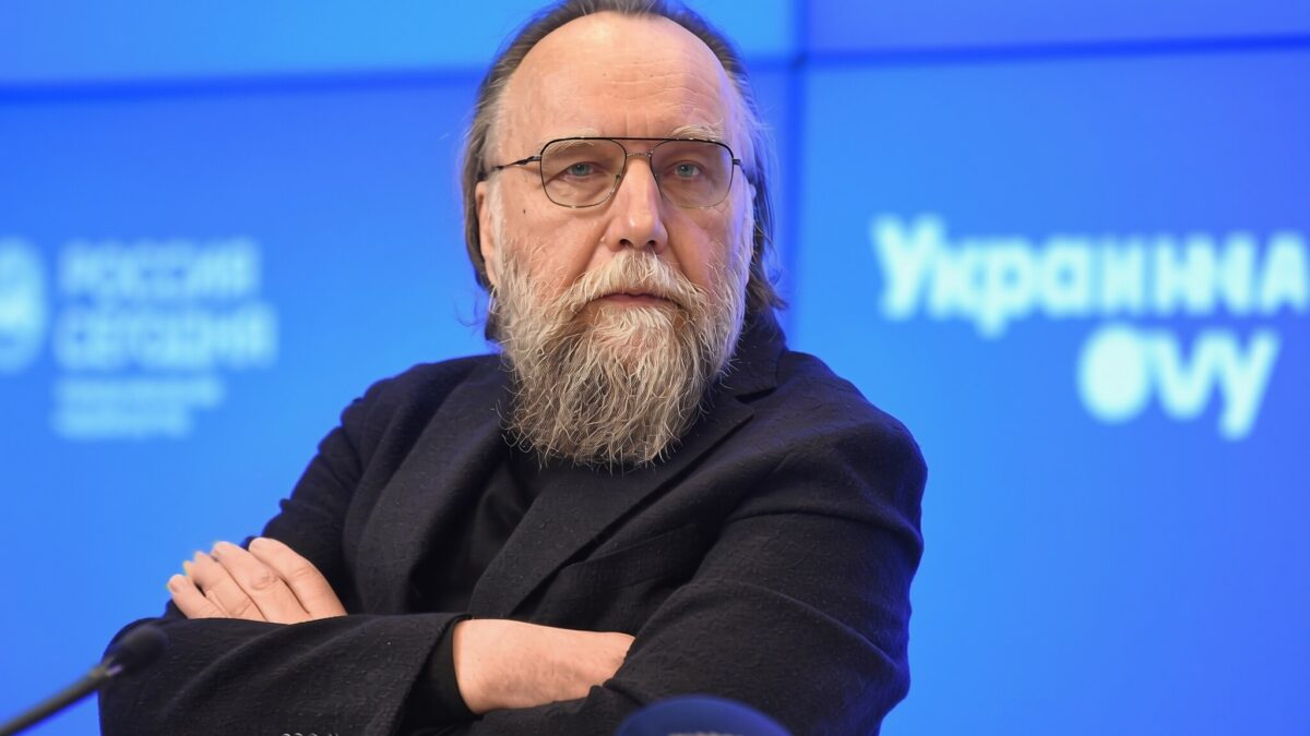 Ideologul lui Putin cere rușilor să renunțe la internet și să comunice fluierând