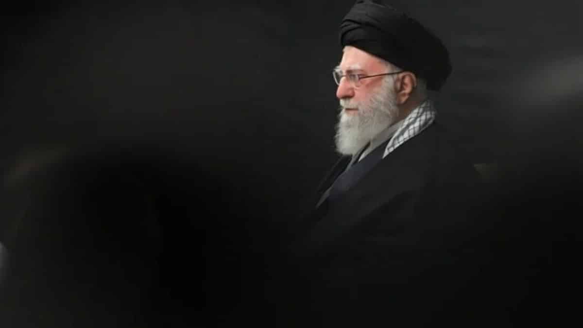 Ambasada Iranului: Oficiali din Guvern și Parlament au semnat condoleanțe pentru Khamenei