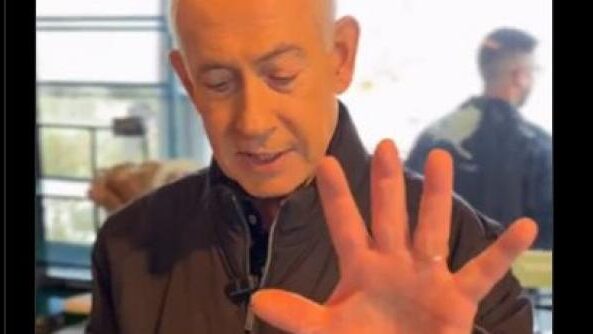 Netanyahu, filmat cu o cafea, ironizează zvonurile morții sale după atacul iranian