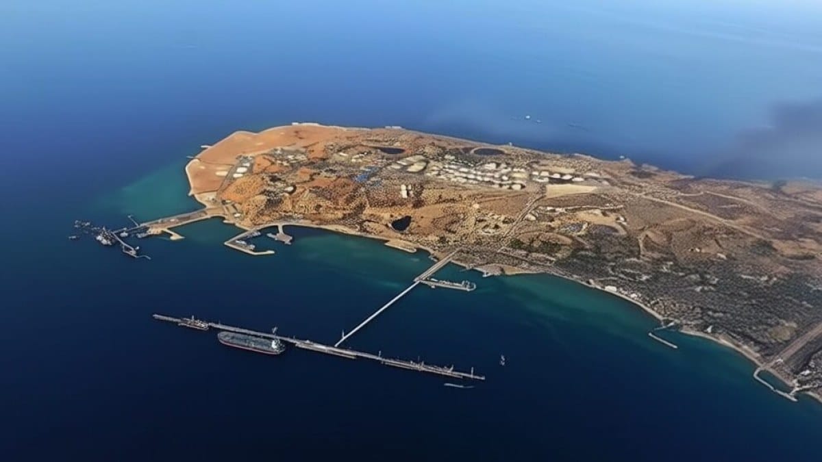 Trump vrea să confiște Insula Petrolului din Iran, prin care trec 90% din exporturi
